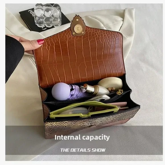 Unbranded Elegant Black Snake-Print Bag w/  Golden Lion Head & Golden Chain-NIP - Picture 14 of 16